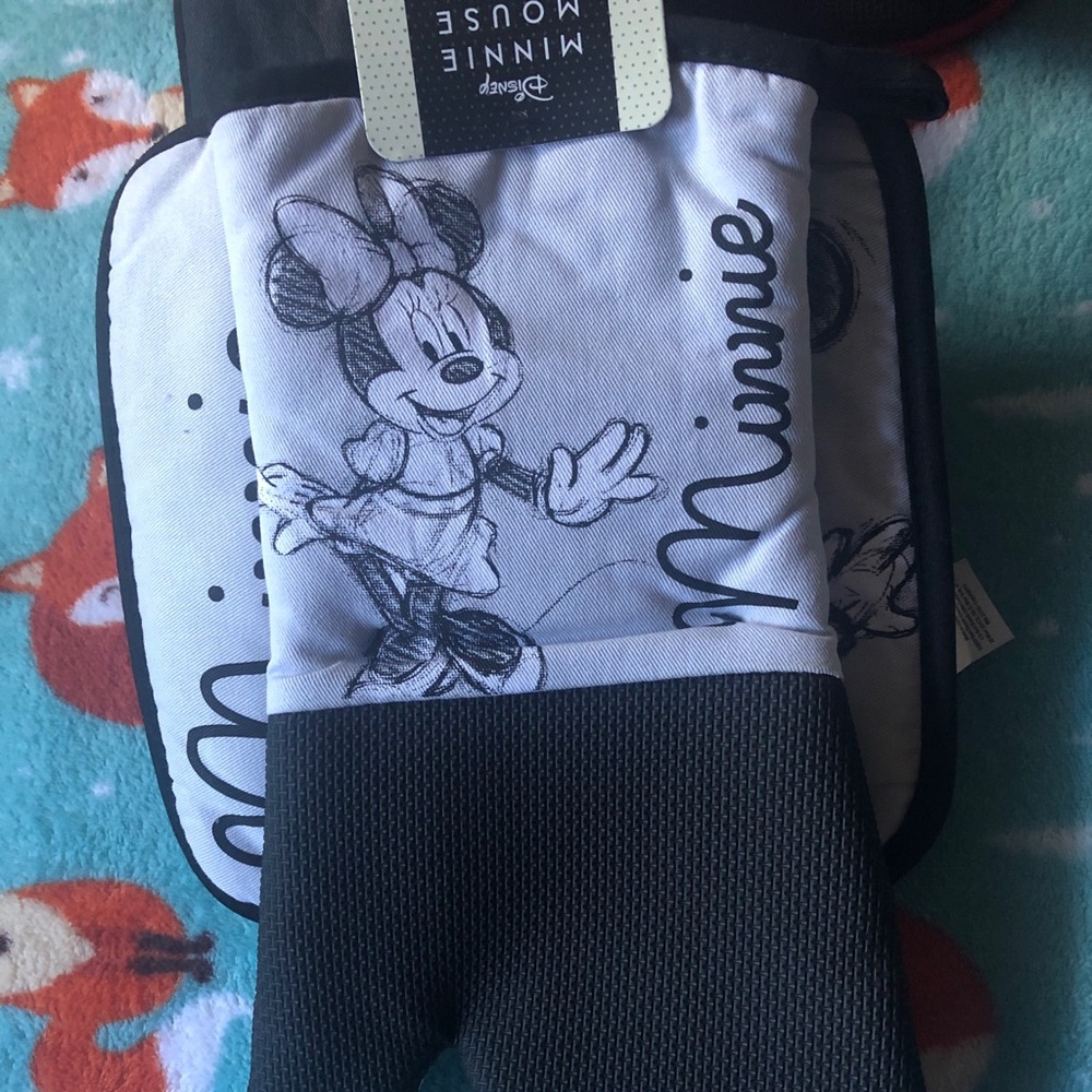‼️MINNIE MOUSE OVEN MITT & POT HOLDER‼️